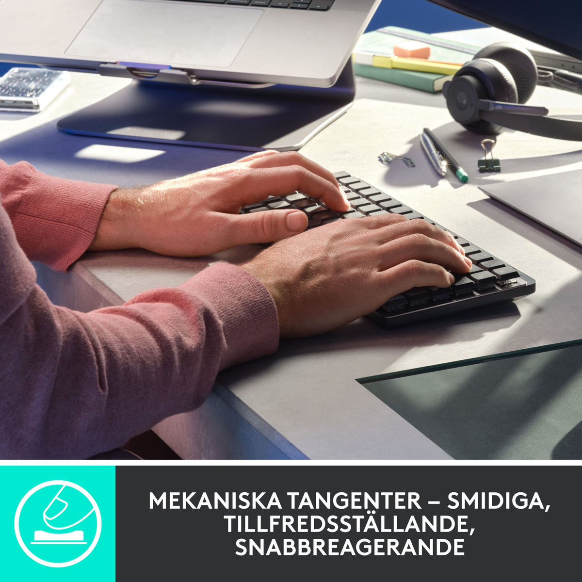 Logitech MX Mechanical Mini – trådløst mekanisk tastatur med Tactile Quiet Brown-taster i lavprofil under brug.