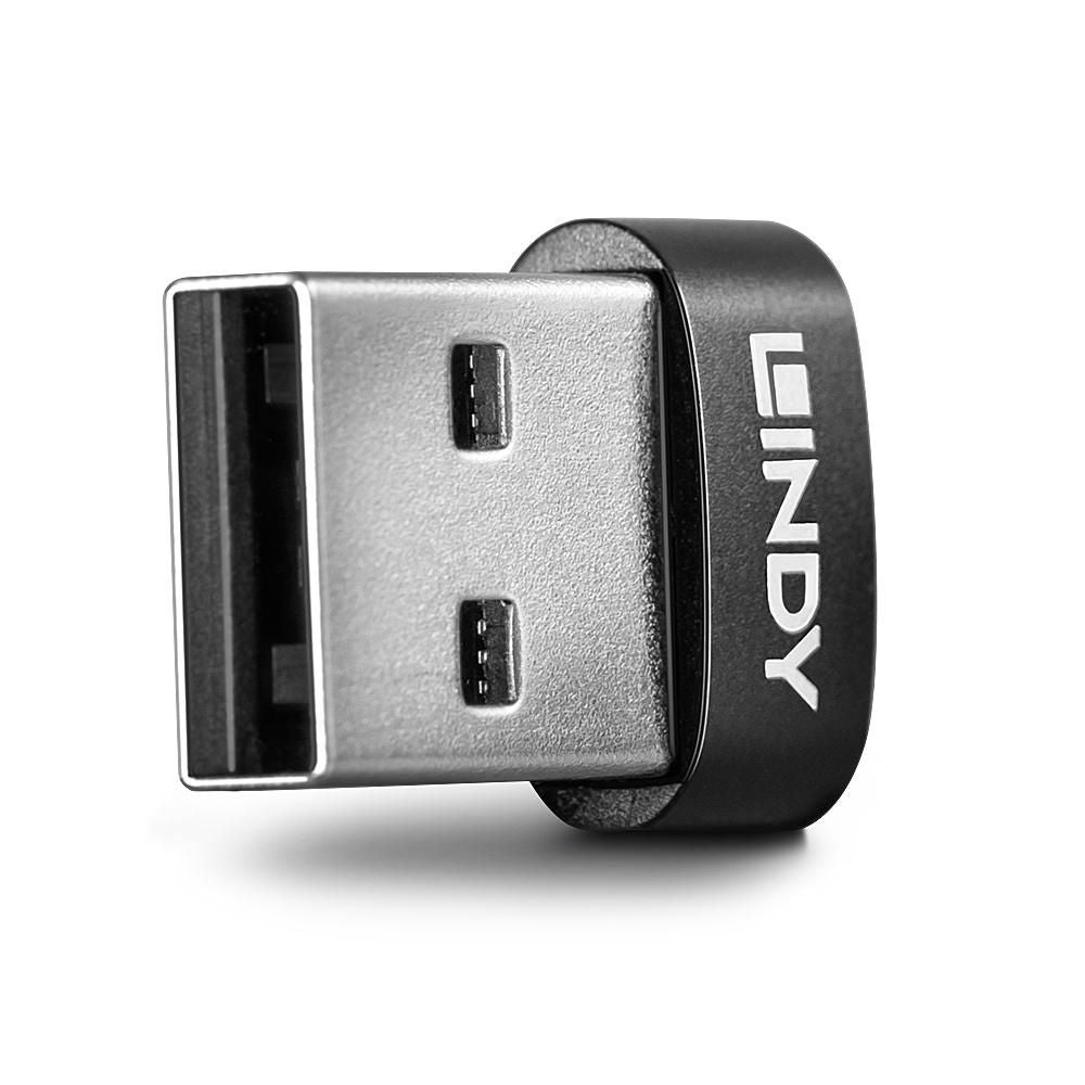 Lindy USB 2.0 Low Profile Type A til C Adapter sort/sølv, synligt Lindy-logo i hvidt på siden, nærbillede.