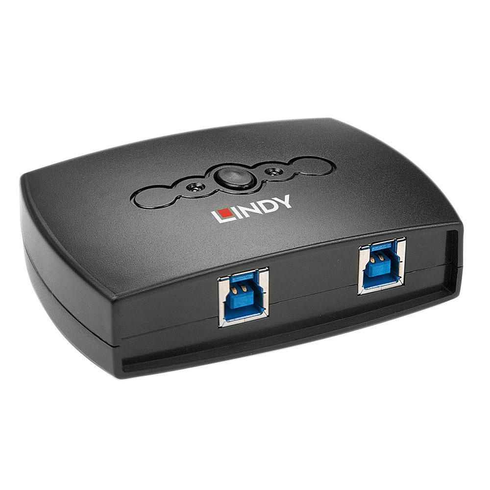 Lindy 2 Port USB 3.0 Switch med to blå USB 3.0 Type-B porte foran og central knap til deling mellem til computere.