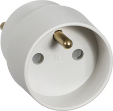 Adapter DK til pindjord, lysegrå, hvid stikadapter med 2 runde stik og jord, passer til europæiske stikkontakter.