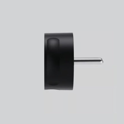 NORM K-stikprop, sort, uden jord, cylindrisk med metallisk ben, type K-stikprop vises fra siden.