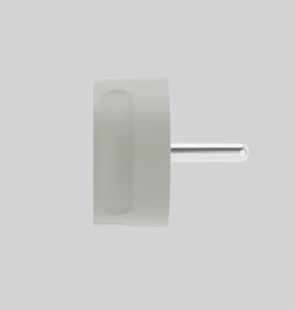 NORM K stikprop grå uden jord, cylindrisk design, vises fra siden med metalstift til højre.