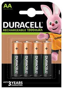 Duracell genopladelige AA-batterier 1300mAh 4 stk i plastetui, Duracell-kaninen i orange trøje på emballagen, 3 års garanti.