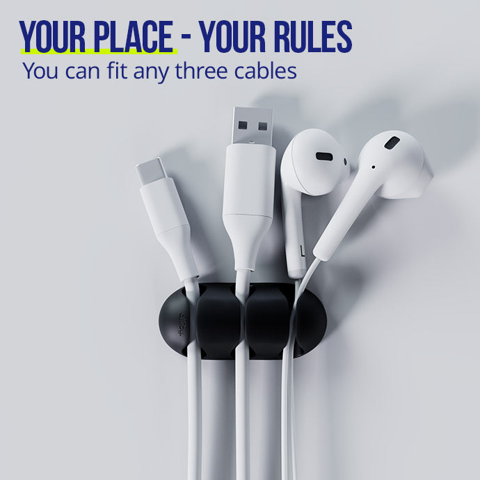 Allity kabelorganisator 3 stk sort til USB-C, USB-A og høretelefoner med teksten YOUR PLACE - YOUR RULES.