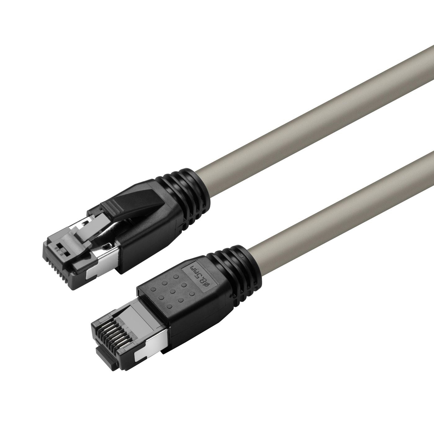 MicroConnect Cat8.1 S/FTP netværkskabel grå 7,5m sorte stik metalhus begge kabelender synlige.