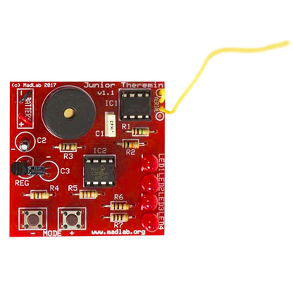Velleman Madlab Junior Theremin byggesæt, lille rød printplade med knapper, modstande, højttaler og gul ledning.