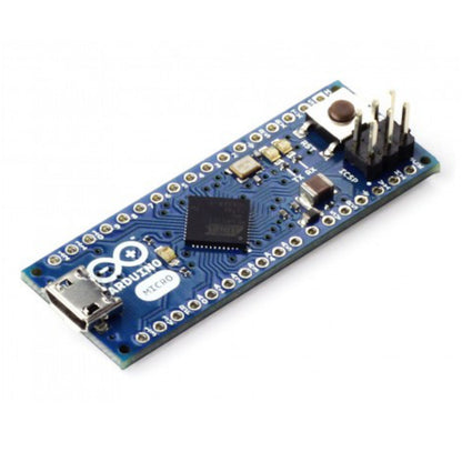 Arduino Micro udviklingskort med ATmega32u4, integreret USB-HID, USB-port, forskellige mikrochips og blå printplade med pin-headers.