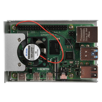 Raspberry Pi 4 Kit 4GB i metalcase, topvinkel med HDMI og Ethernet porte, blæsere og synlig elektronik.