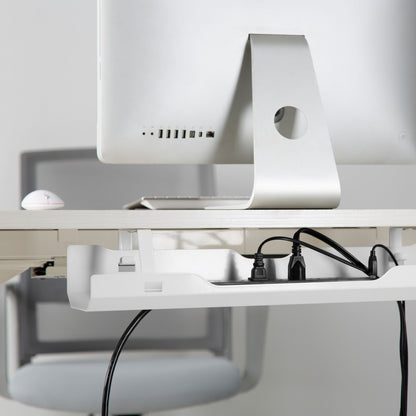 Luxorparts Kabelbakke Premium 600 mm under computerskærm på skrivebord, synlige kabler, mus og stol.