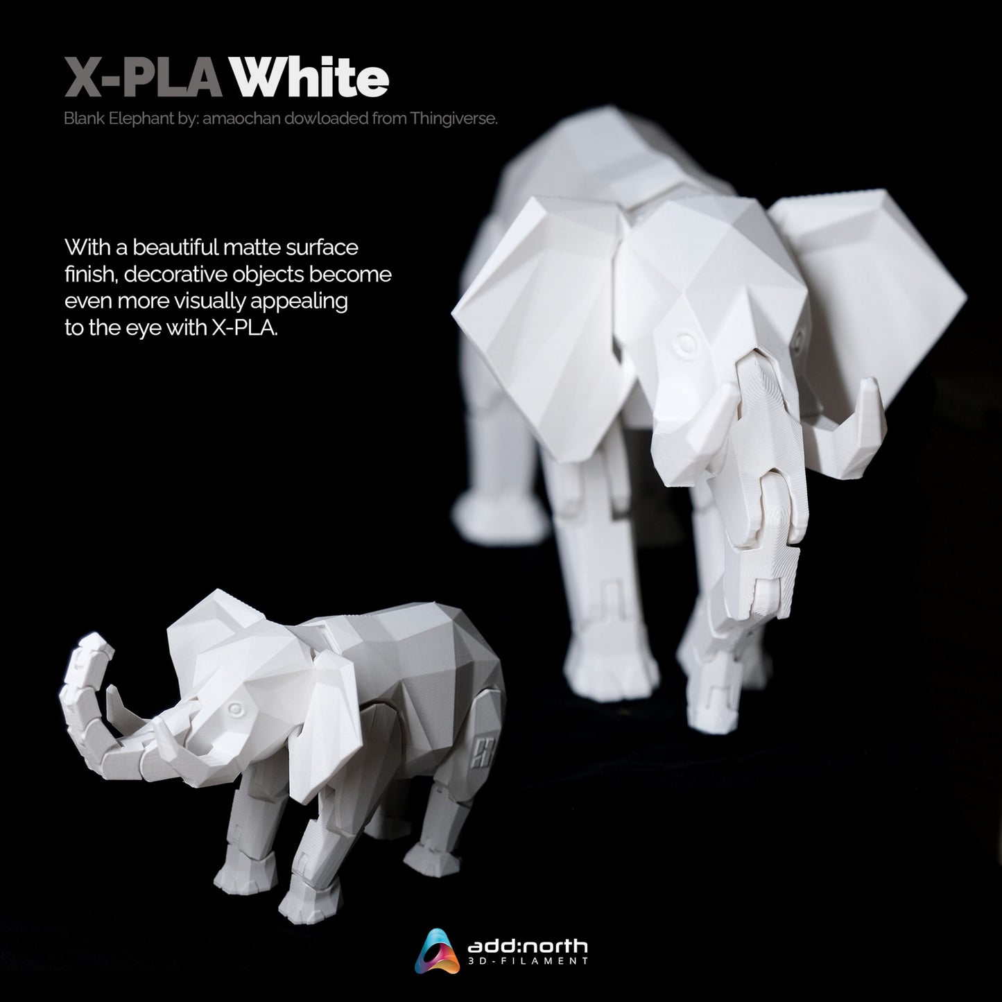 To geometriske elefantfigurer i forskellig størrelse 3D-printet med X-PLA filament 1,75 mm hvid, mat overflade.