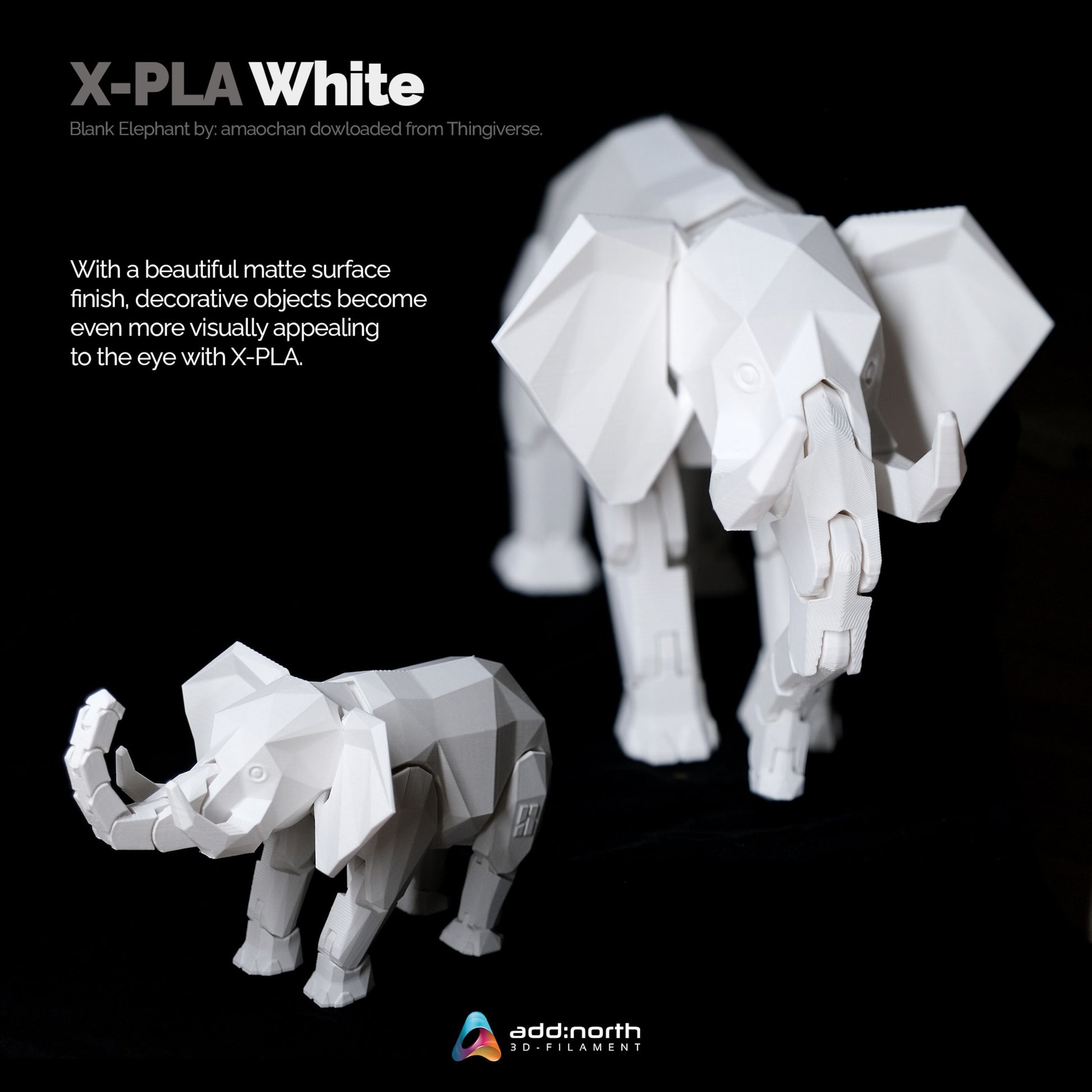 To geometriske elefantfigurer i forskellig størrelse 3D-printet med X-PLA filament 1,75 mm hvid, mat overflade.