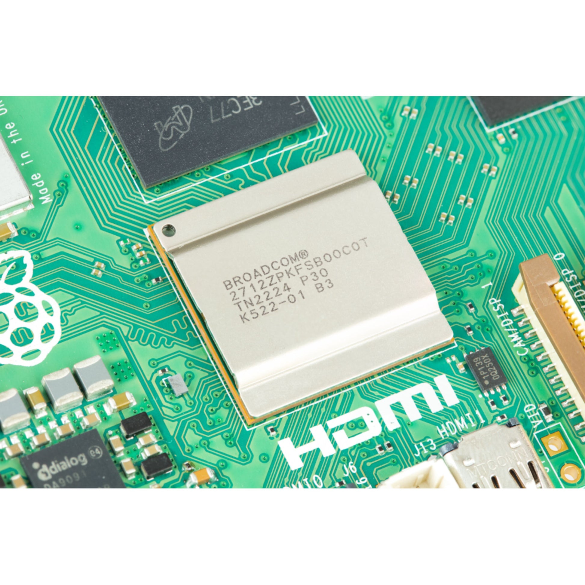 Raspberry Pi 5 Model B 8GB, grøn printplade med Broadcom-chip, HDMI-label, quad-core processor og elektronikdetaljer.