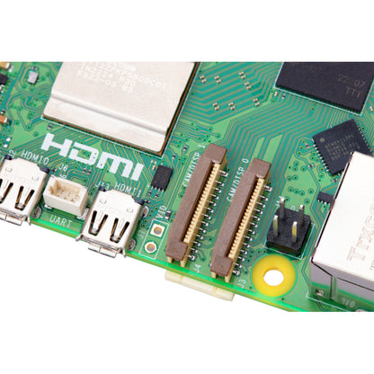 Raspberry Pi 5 Model B 8GB grøn printplade med HDMI, micro USB port, båndkabelstik og quad-core 2,4 GHz CPU.