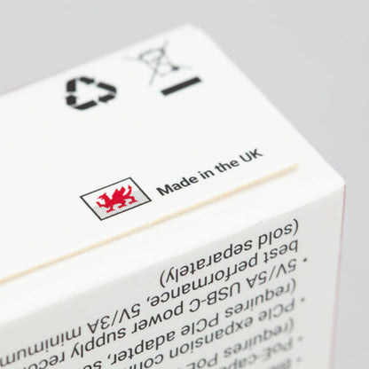 Raspberry Pi 5 Enkortsdator Model B 8 GB, hvid æske med genbrugssymboler, rød walisisk drage, Made in the UK.