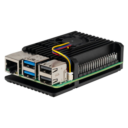 Holdbart aluminiumskabinet til Raspberry Pi 5 med køleventilator, synlige USB-, Ethernet- og GPIO-porte, set fra en vinkel.