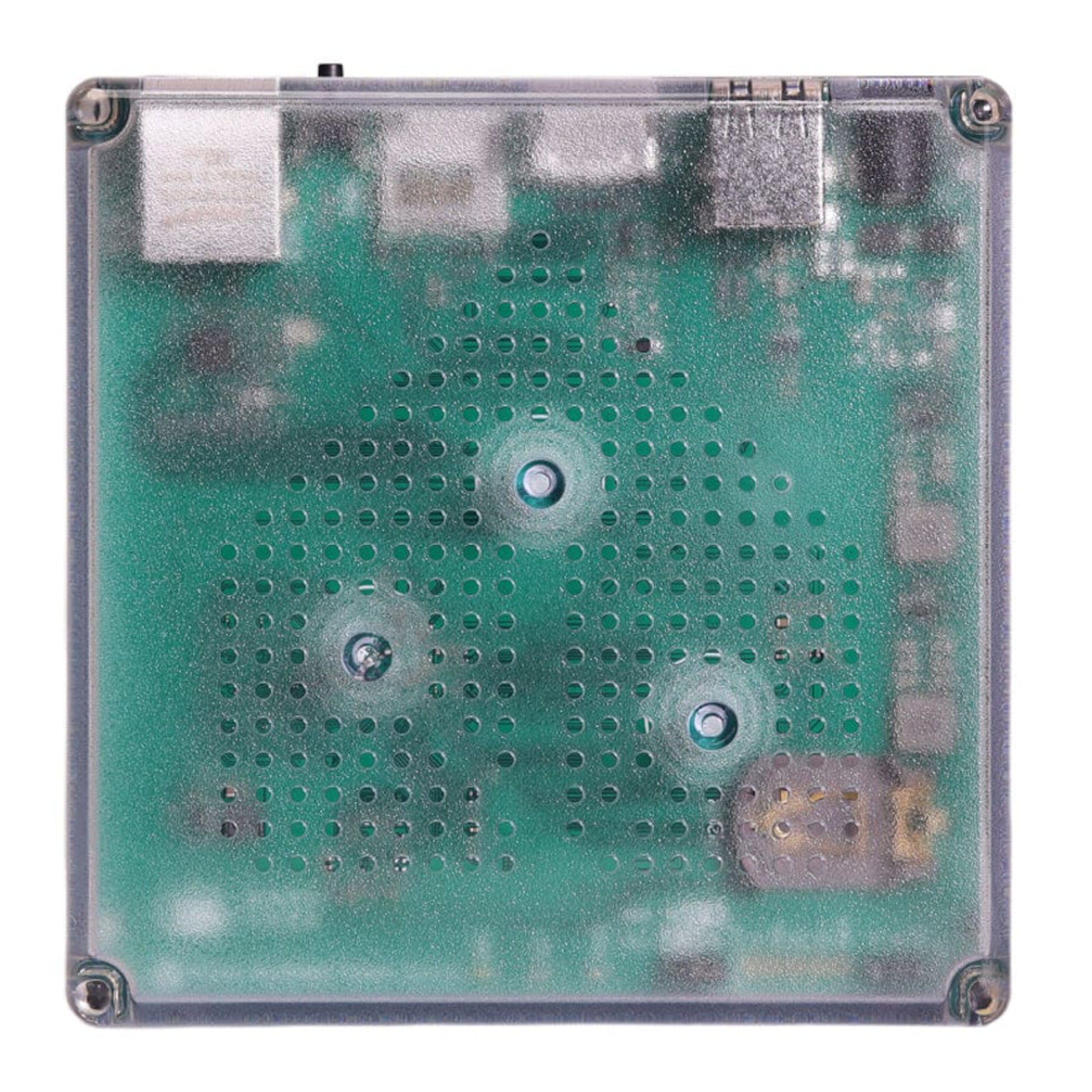 Nabu Casa Hjemmeassistent Grøn single-board computer i klar plastkasse med grøn printplade, port og monteringskruer.