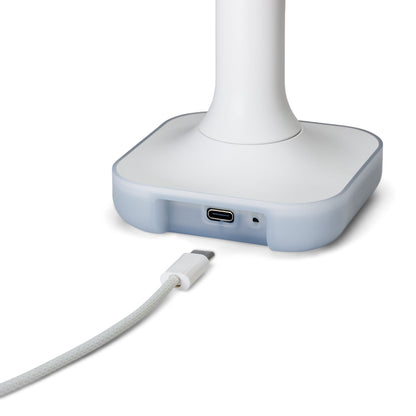 Home Assistant Connect ZBT-2 Zigbee hub, hvid, firkantet med afrundede hjørner, USB-C port og medfølgende kabel.
