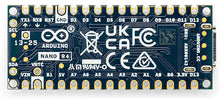 Arduino Nano R4 udviklingskort uden stiftliste, blå printplade, guldfarvede pins, hvide labels, komponenter, certifikationslogo.
