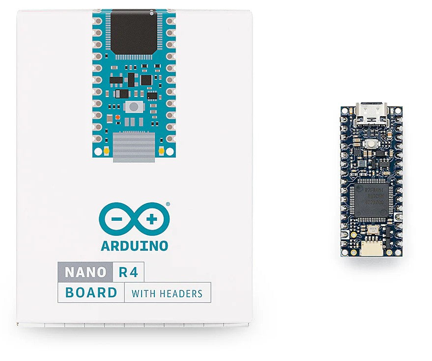 Arduino Nano R4 udviklingskort med stiftlister i hvid æske, boardet med pin headers vises ved siden af.