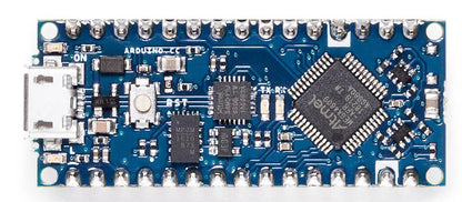 Arduino Nano Every med stiftlister, blå printplade, mærkede pin-headers, USB Mini-B port, flere komponenter.