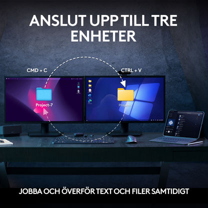 Logitech MX Keys S Combo – trådløst tastatur og mus, Graphite, på skrivebordet med to skærme og en tablet.