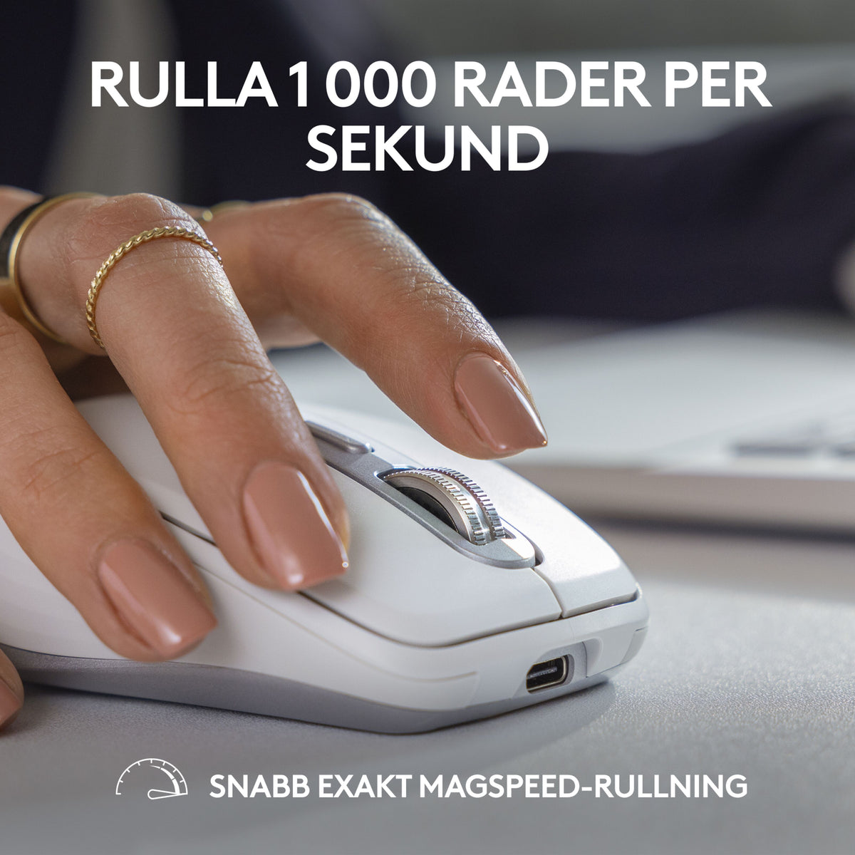 Logitech MX Anywhere 3S trådløs mus i grafit med metalrullehjul og teksten: Rul 1000 linjer pr. sekund og MagSpeed-rulning.