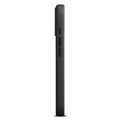 WOOLNUT læderetui til iPhone 17 sort, to volumenknapper, power-knap højre side, let hævet kamerabump, MagSafe-kompatibel.
