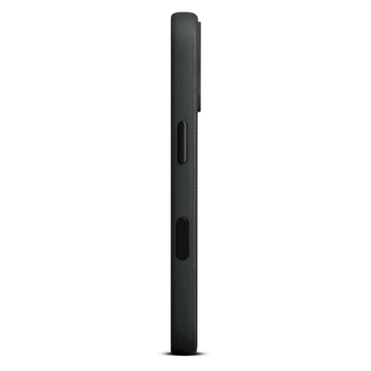 WOOLNUT læderetui til iPhone 17 Sort, sort smartphone sideprofil med knapper og let kamerabump.
