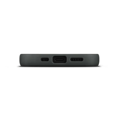 WOOLNUT læderetui til iPhone 17 Sort, close-up af bundt med USB-C port, højtaler- og mikrofonhuller, MagSafe kompatibel.