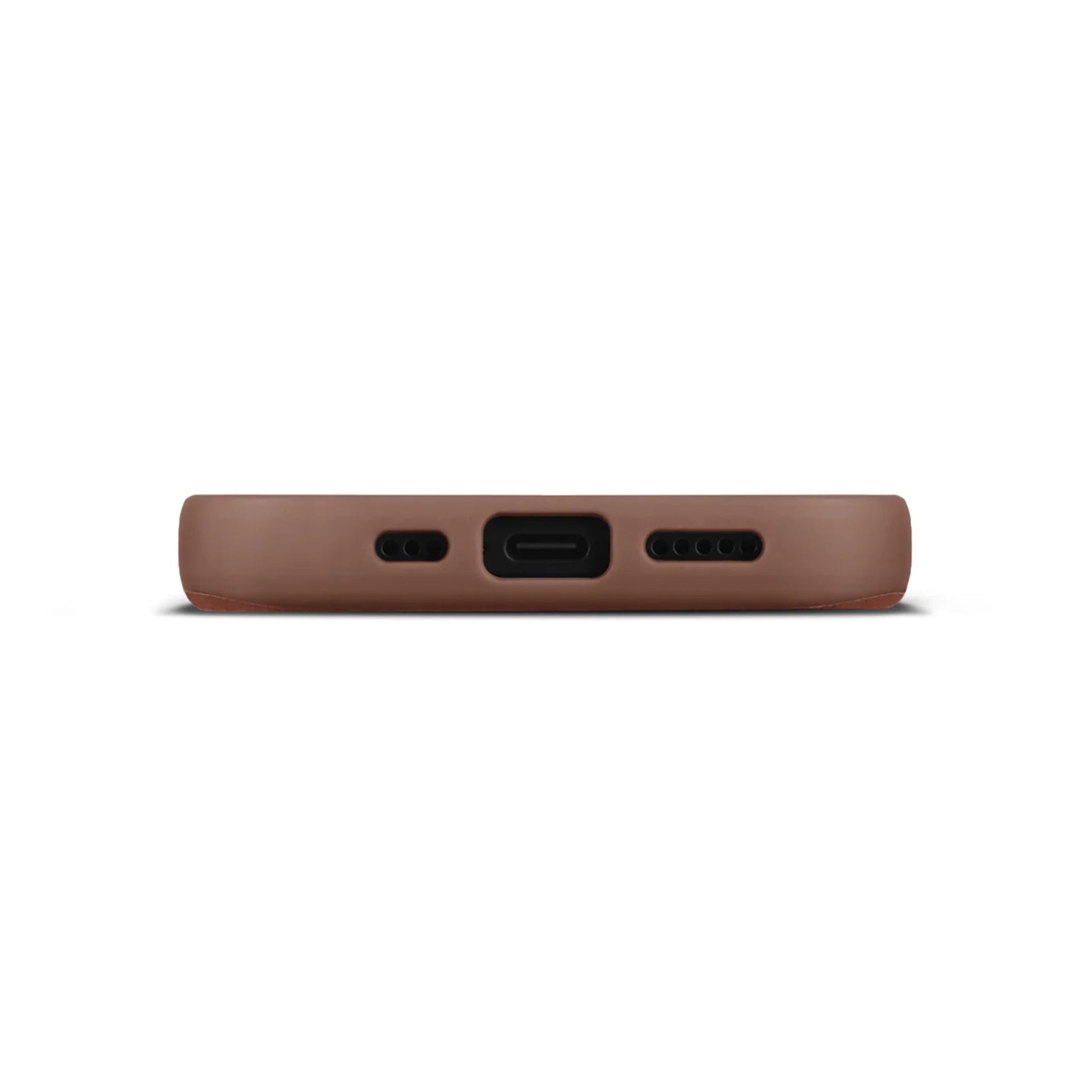 WOOLNUT læderetui til iPhone 17 Cognac, bundt med udskæringer til USB-C, mikrofon og højtaler, MagSafe kompatibel.