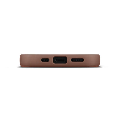 WOOLNUT læderetui til iPhone 17 Cognac, bundt med udskæringer til USB-C, mikrofon og højtaler, MagSafe kompatibel.