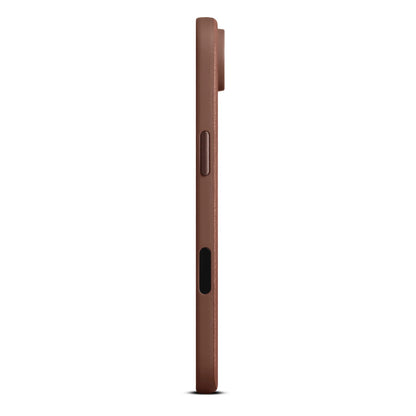 WOOLNUT læderetui til iPhone Air Cognac med synlige sideknapper, kamera bump, MagSafe-kompatibel, trådløs opladning.