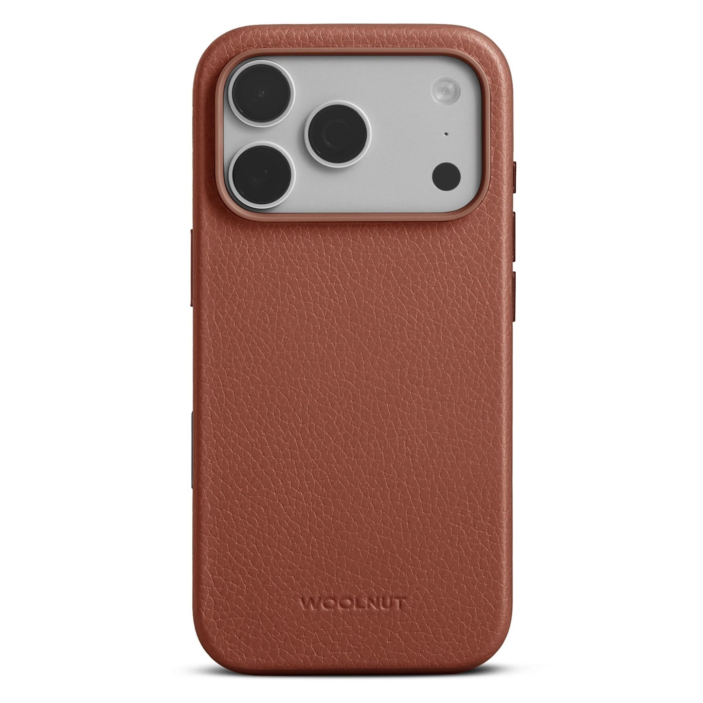 WOOLNUT læderetui til iPhone 17 Pro Cognac, MagSafe-kompatibel, udskæring til tre kameralinser og flash, præget logo.