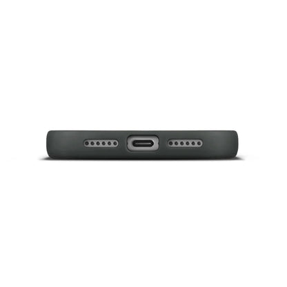 WOOLNUT læderetui til iPhone 17 Pro Max sort, close-up af bund med central ladeport og til symmetrisk højttalergrill.