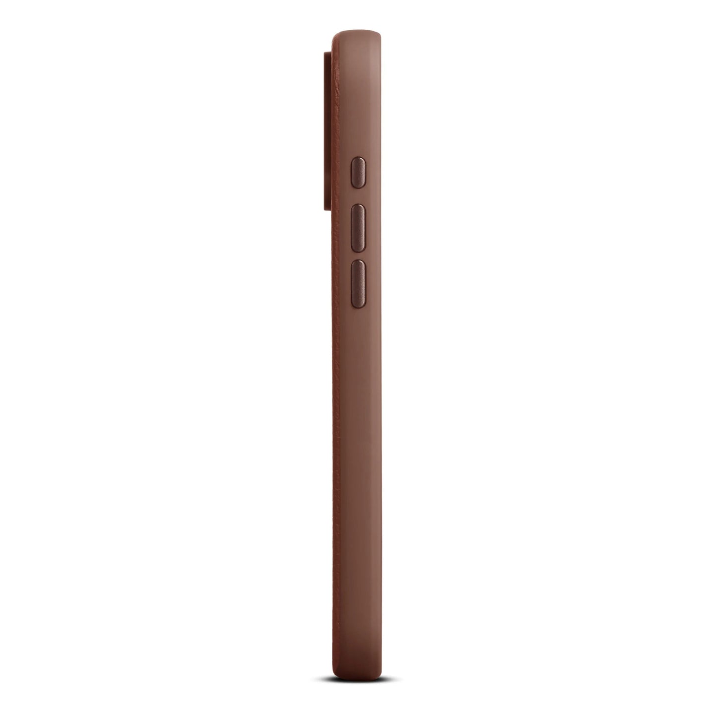 WOOLNUT læderetui til iPhone 17 Pro Max cognac, side med volumen- og tænd/sluk-knap samt hævet kamerabump, MagSafe kompatibel.