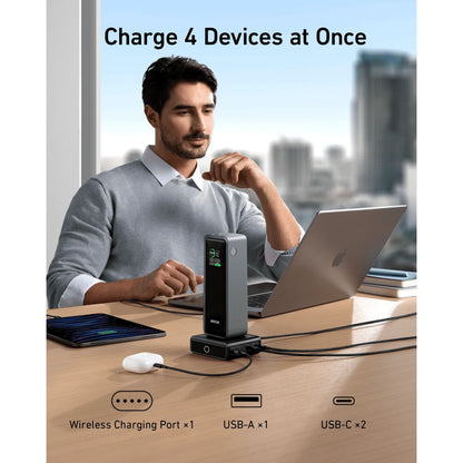Anker 100W opladningsstation til Anker Prime Powerbank med trådløs opladningsport, USB-A og til USB-C port i brug.