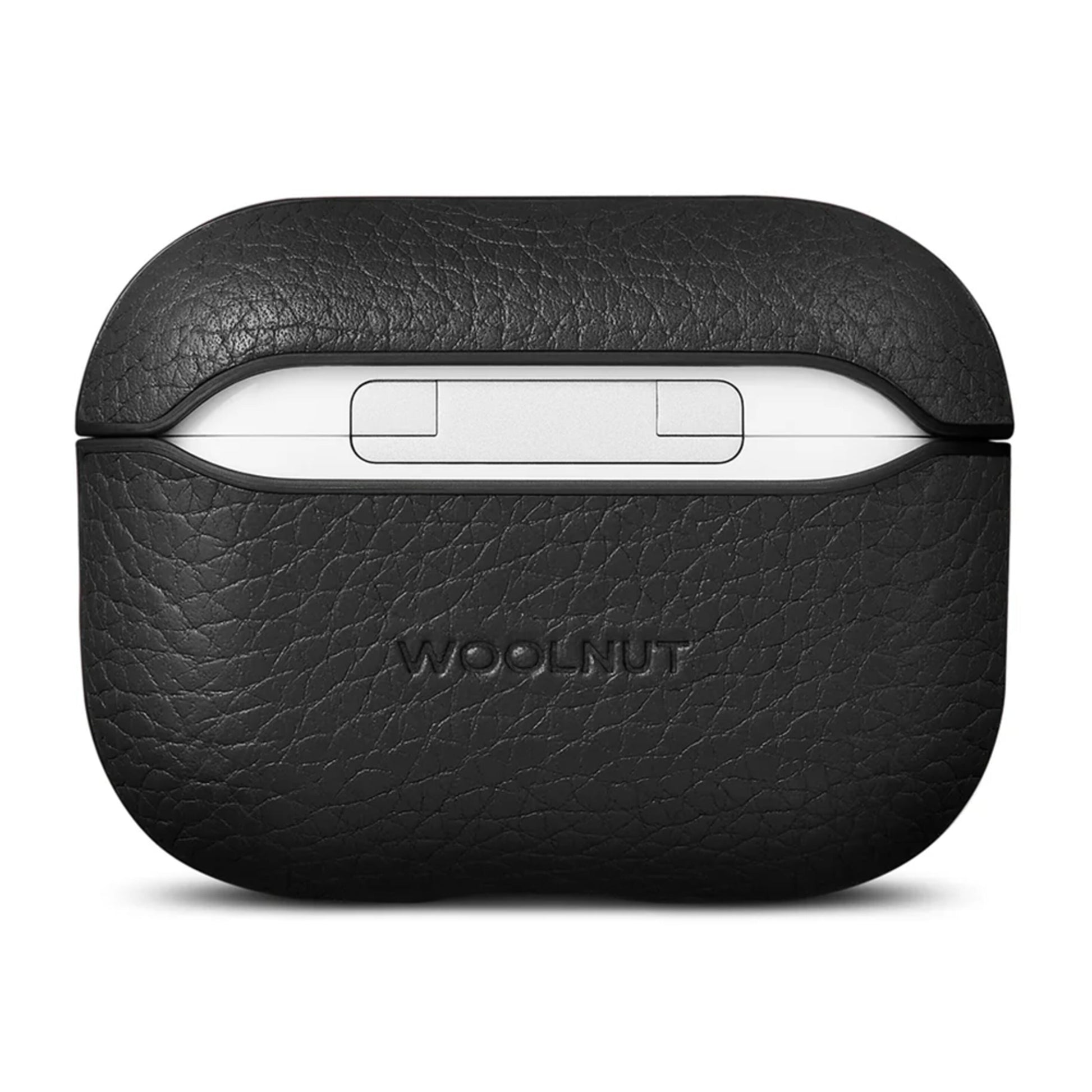 WOOLNUT læderetui til AirPods Pro 3 sort med præget logo, hvid opladercase delvist synlig i etuiet.
