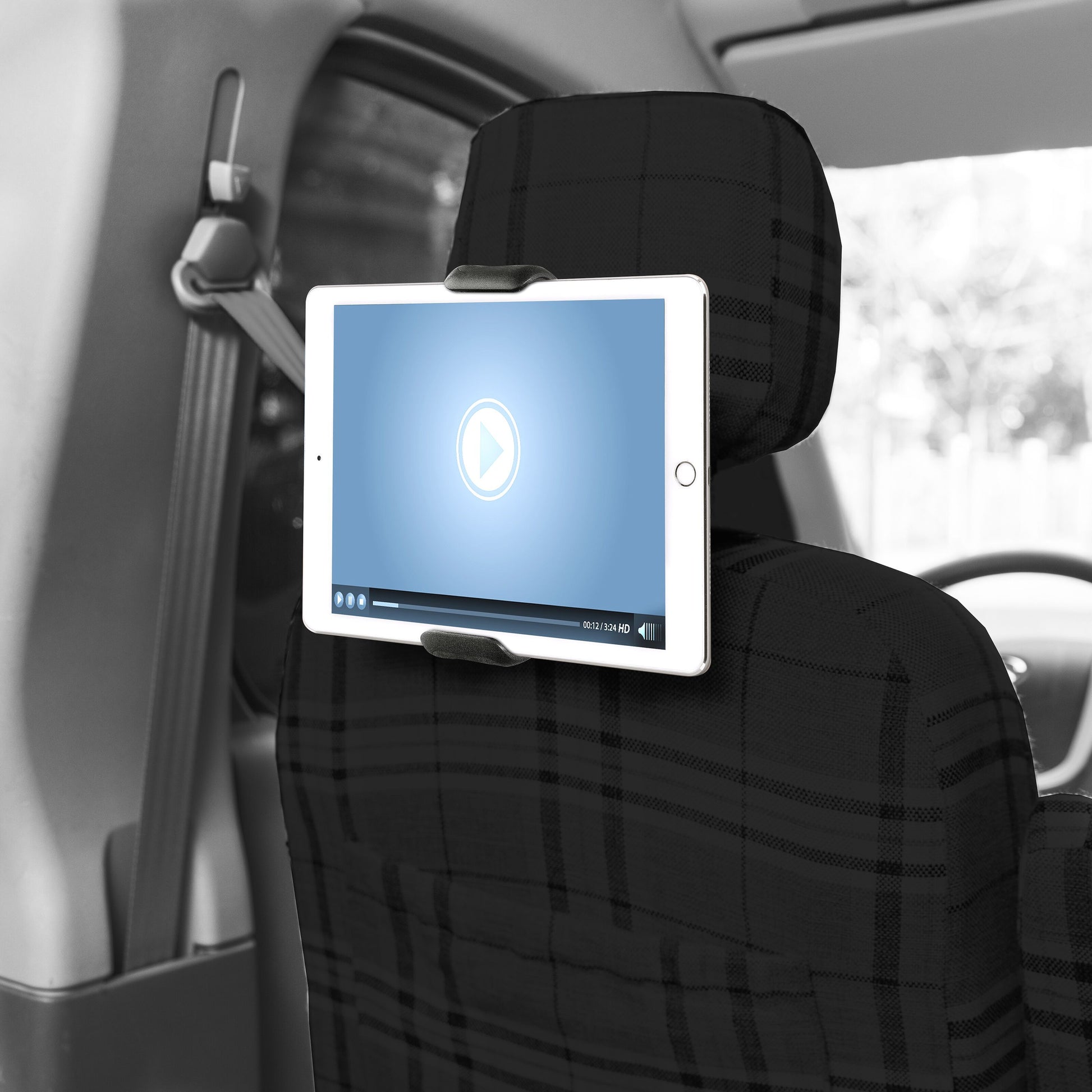 Linocell Tabletholder til nakkestøtte 7-12,9", monteret i bil, holder tablet med video og play-knap mod bagsæde.
