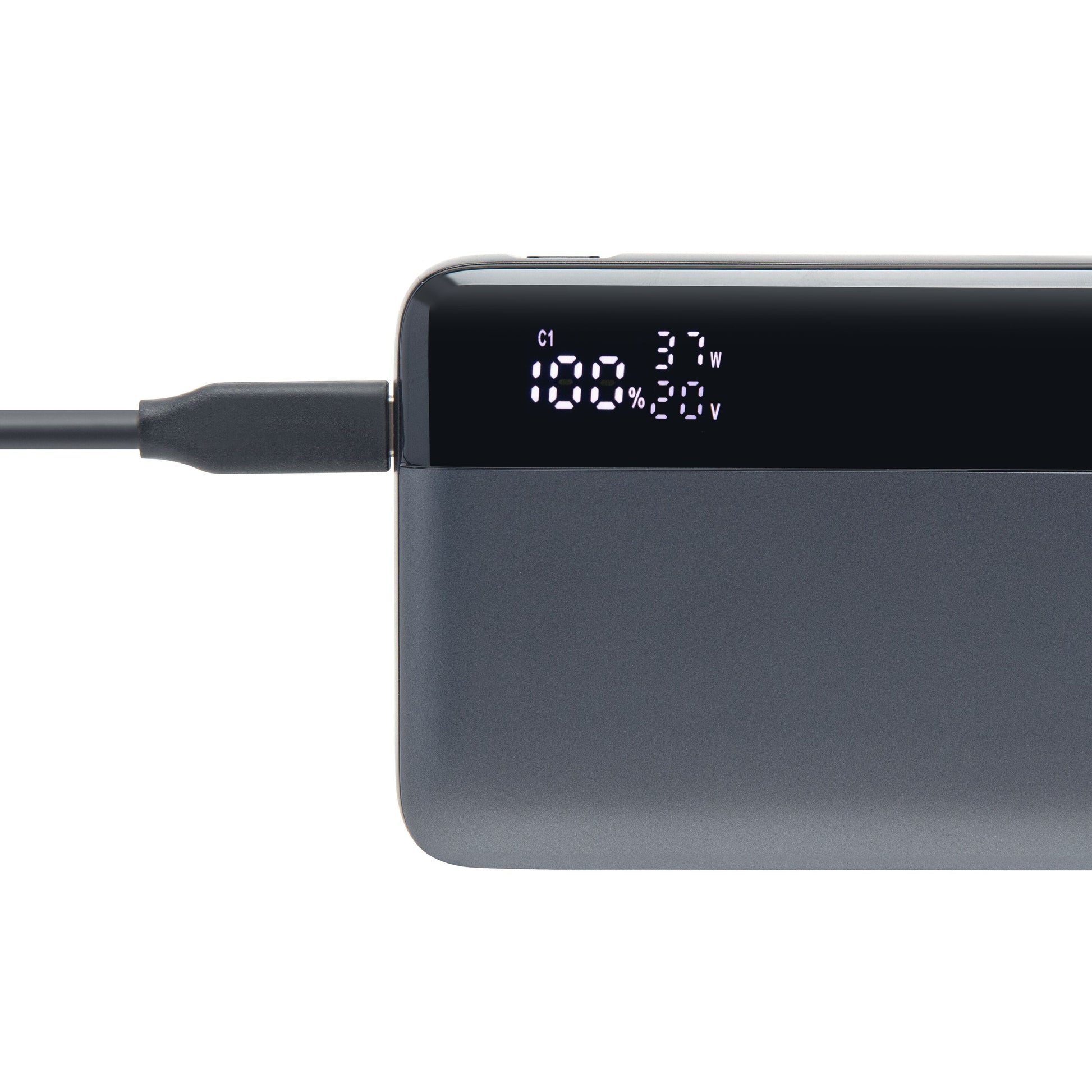 Linocell powerbank 140 W 25000 mAh, digitalt display viser 100% opladning, tilsluttet opladerkabel.