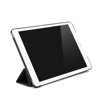 IPad 10,2" i sort foldbart Linocell Tre-lags etui med standerfunktion, vises opretstående.