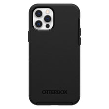 Sort Otterbox Symmetry cover til iPhone 12/12 Pro med åbning til kamera og flash, Otterbox logo præget nederst.