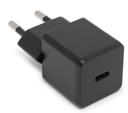 Linocell USB-C-oplader PD 20W sort med to runde metalben og én USB-C port med Quick Charge 3.0, set fra vinkel.