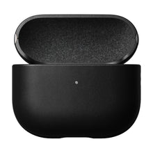 Nomad Moderne sorterer læderetui til AirPods 3. gen, åben med synligt tomt indre og front LED indikator.
