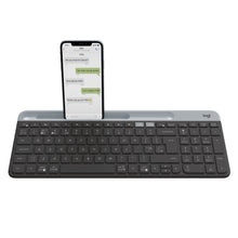 Logitech K580 – slankt trådløst tastatur med integreret holder til smartphone.
