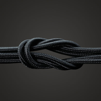 Linocell Premium Kevlar USB-C til Lightning kabel 2 m sort, kevlar og flettet nylon, vist i knude mod mørk baggrund.