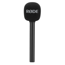 RØDE Interview GO sort håndholdt mikrofon, stødpude med gråt RØDE-logo, lang slank håndtag, rund top, kompatibel med Wireless GO.