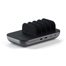 Satechi Dock5 USB-opladningsstation med fire skillevægge, flere USB-porte og trådløs opladning i venstre side.