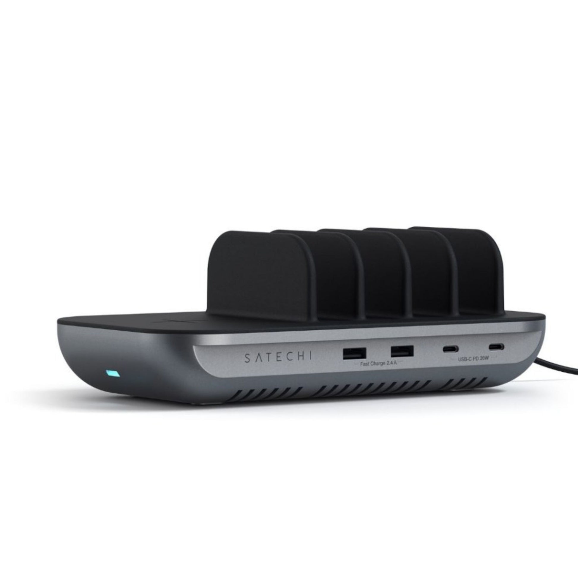 Satechi Dock5 USB-opladningsstation med fire enhedsslots, to frontvendte USB-porte, USB-C-port og frontindikatorlys.