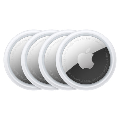 Apple AirTag 4-pak, fire hvide runde sporingsenheder med metallisk midte og Apple-logo.