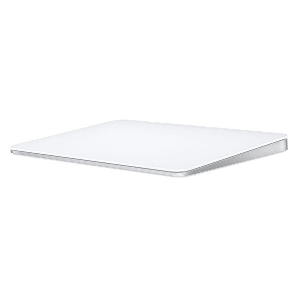 Apple Magic Trackpad, hvid, rektangulær med afrundede kanter, Multi-Touch, let hævet bagkant, vist i vinklet position.